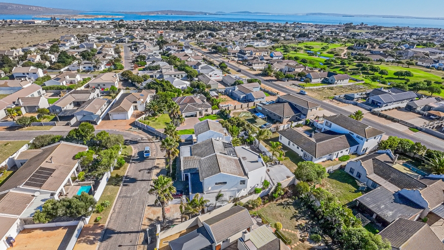 8 Bedroom Property for Sale in Country Club Western Cape